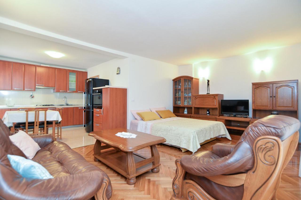 Apartment Snjezana 1064 Rovigno Esterno foto