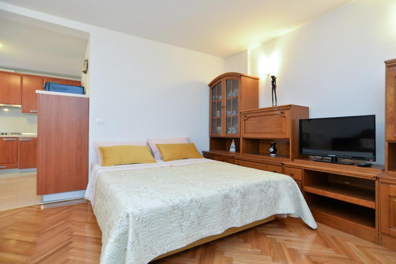 Apartment Snjezana 1064 Rovigno Esterno foto